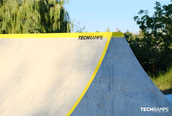 Skatepark y pista de hormigón en Minsk Mazowiecki