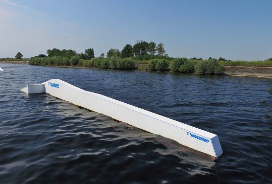 Elementos de wakepark en Jeziorsko