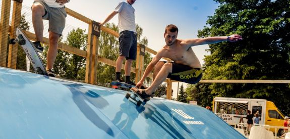 Waveparks -Carver skateboard