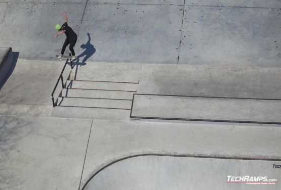 Fronstide boardslide - skater