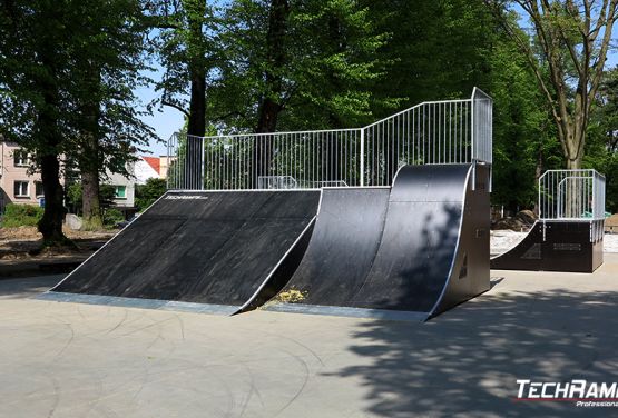 Zespół przeszkód w skateparku w Sulęcinie